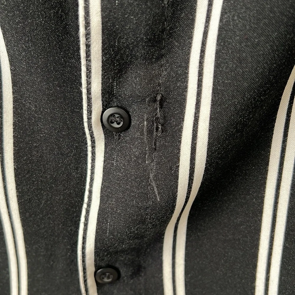 Forever 21 Men’s Long Sleeve Black and White Button Down Blouse. Size Large - Picture 6 of 9